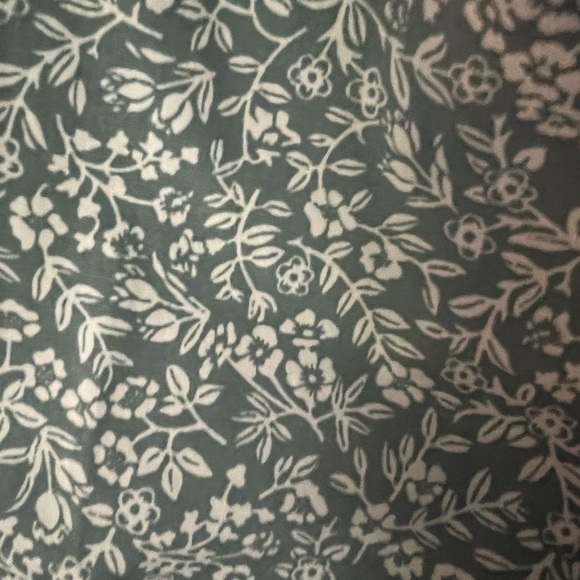 Draper James Maren Top - Sage Green Floral - Picture 4 of 4